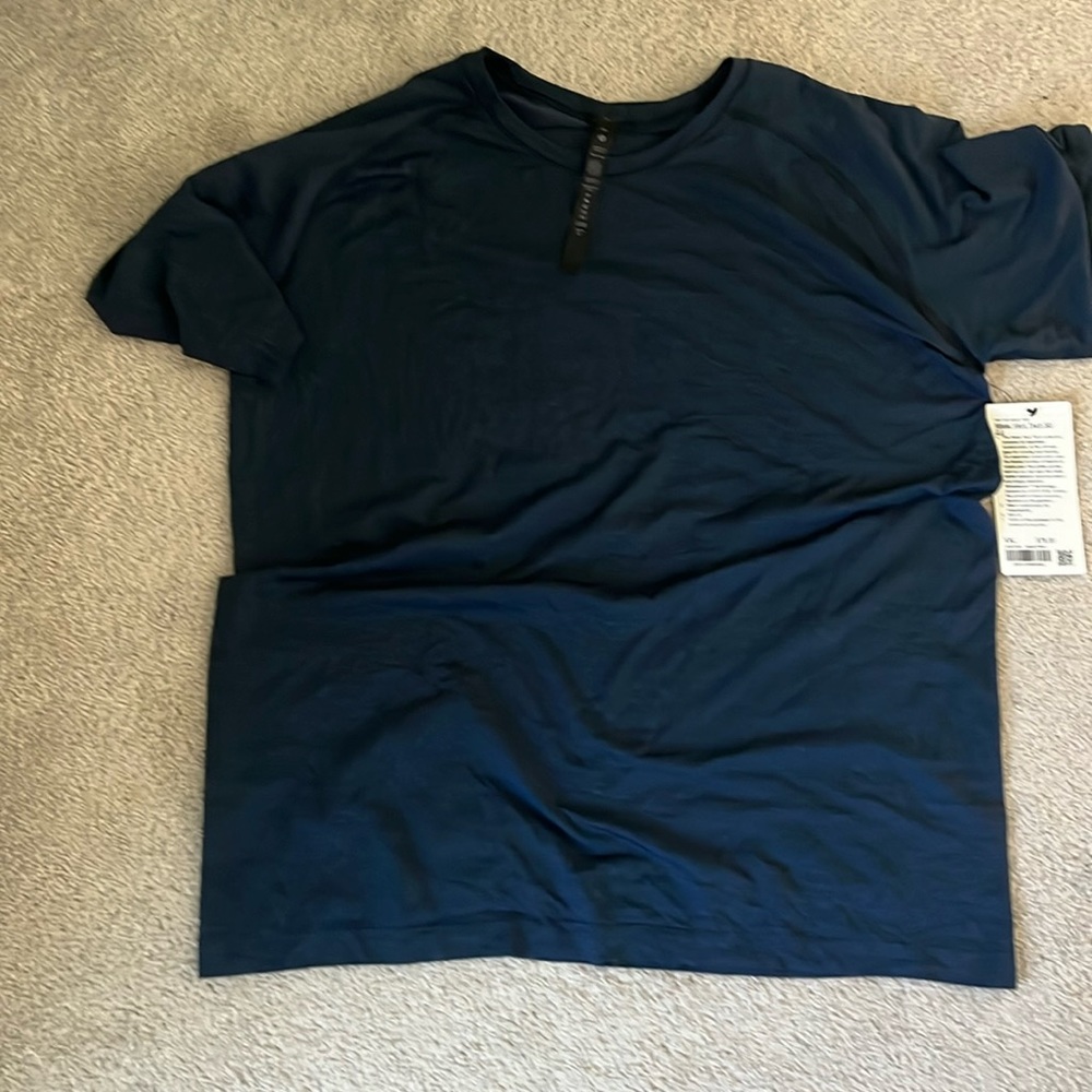 Men’s XXL Lululemon shirt